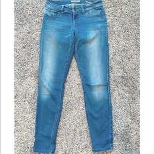 Size 27 Guess Power Skinny Jean (mid rise)